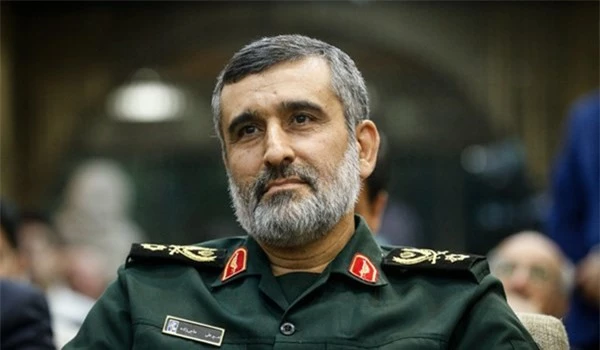 Tướng Amirali Hajizadeh, người đứng đầu sư đoàn hàng không vũ trụ của IRGC