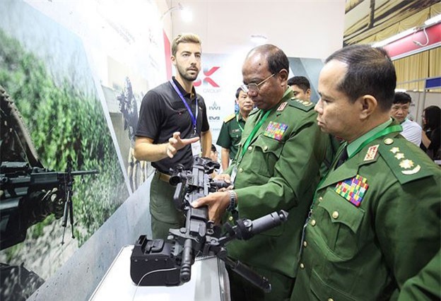 Dàn vũ khí tại triển lãm quốc tế về an ninh tại Hà Nội