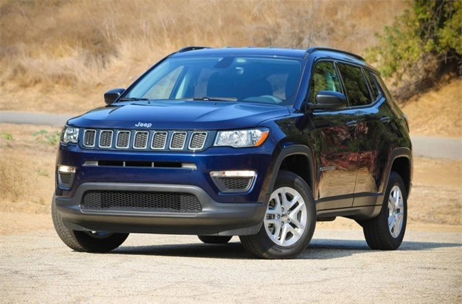 10. Jeep Compass (doanh số: 16.525 chiếc).