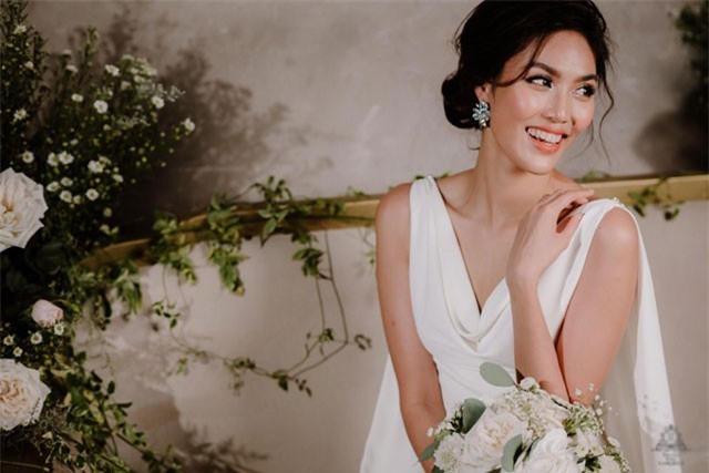 Lan Khuê là mỹ nhân Việt đầu tiên chọn váy cưới lưng xuyên thấu