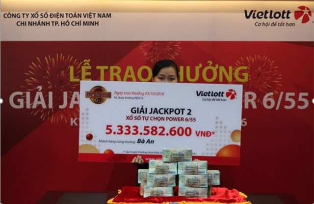 Người phụ nữ ở TP.HCM nộp 530 triệu đồng tiền thuế sau khi trúng Vietlott