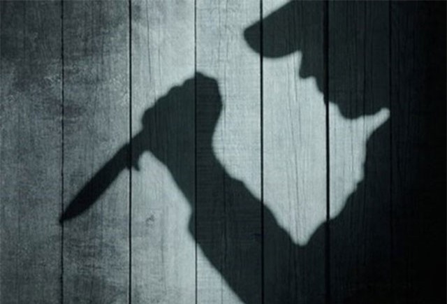 Sát hại nữ chủ nhà rồi lao vào máy cày tự tử