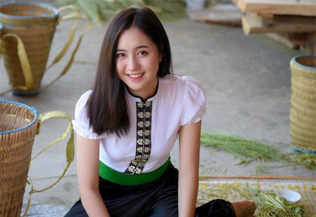 Thiếu nữ xinh đẹp mặc đồ dân tộc Thái ở Mù Cang Chải được tìm kiếm rần rần