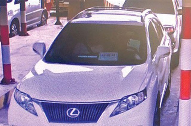 Đi Lexus, Cadilac nhưng trốn vài chục nghìn qua trạm BOT để… oai?