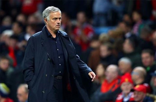 M.U ra tối hậu thư với Mourinho