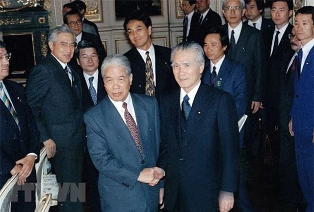 Thủ tướng Nhật Bản Tomiichi Murayama và Tổng Bí thư Đỗ Mười trong khuôn khổ chuyến thăm chính thức Nhật Bản từ 18 - 19.4.1995. Ảnh: TTXVN