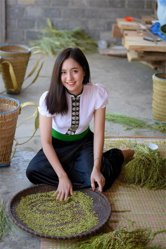 
Hình ảnh Trần Thu Trang mặc trang phục dân tộc Thái được chia sẻ và tìm kiếm khá nhiều trên mạng xã hội

