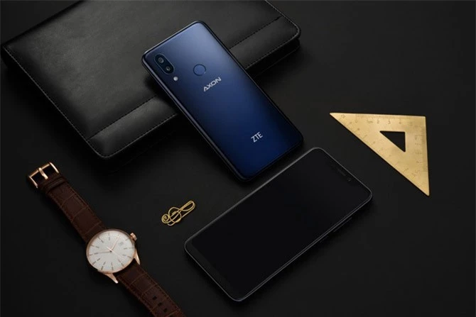 Viên pin của ZTE Axon 9 Pro có dung lượng 4.000 mAh, tích hợp sạc nhanh Quick Charge 4.0, sạc không dây chuẩn Qi. 