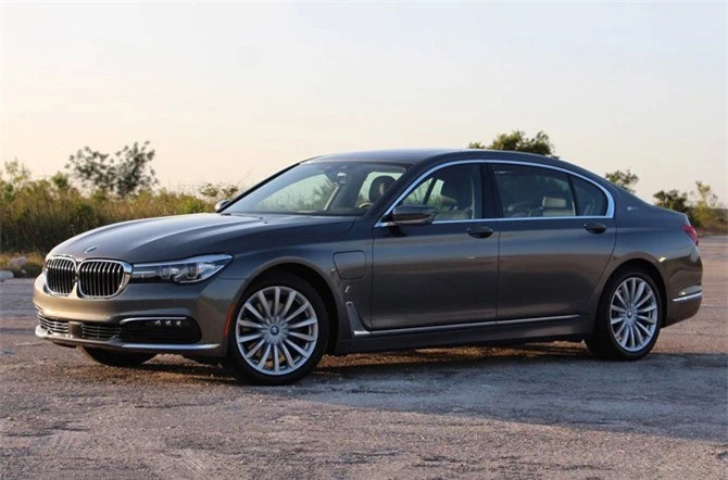 3. BMW 740e xDrive iPerformance 2018 (điểm số 6,6/10).