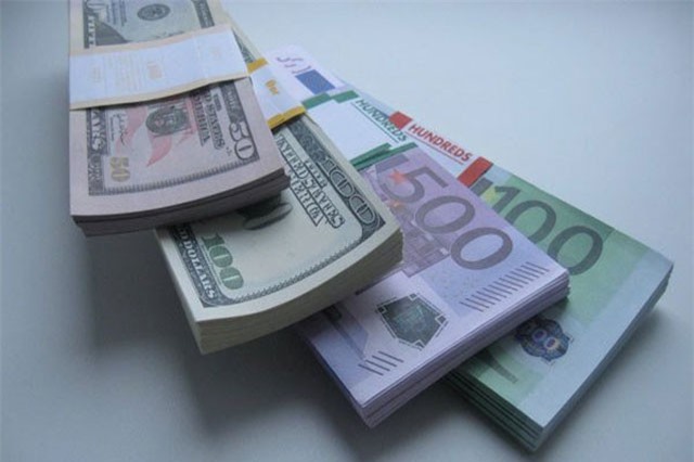 Tỷ giá ngoại tệ ngày 5/10: Tin vào Donald Trump, USD tiếp tục tăng