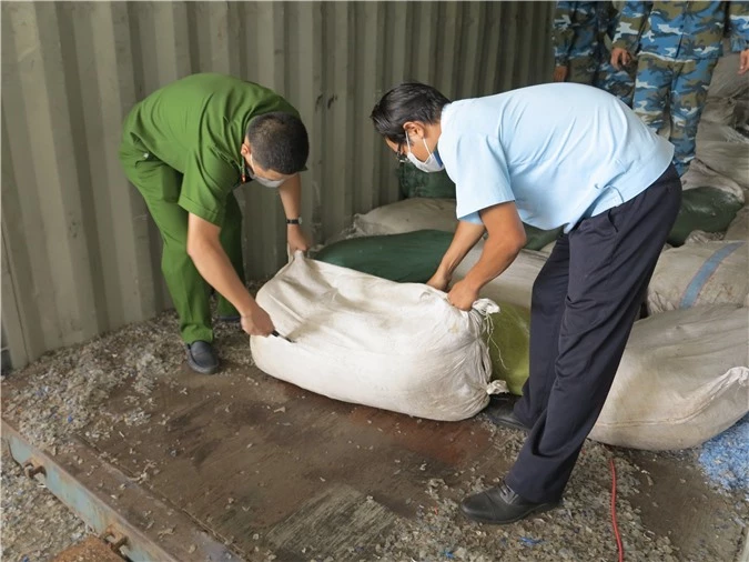 Cục Hải quan Đà Nẵng bắt giữ khoảng 06 tấn vảy tê tê và 02 tấn ngà voi