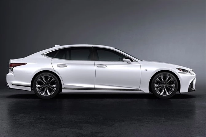 6. Lexus LS 500 F Sport 2018 (điểm số 6/10).