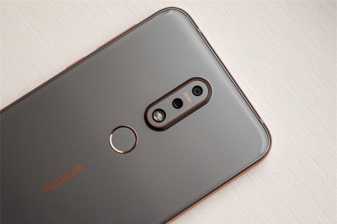 Clip: Trên tay Nokia 7.1 vừa trình làng