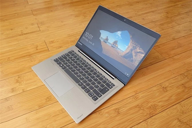 =7. Lenovo IdeaPad 320s-14IKB (điểm số: 8,3/10).