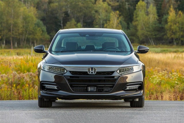 Top 10 xe sedan tốt nhất năm 2018: Toyota vắng bóng