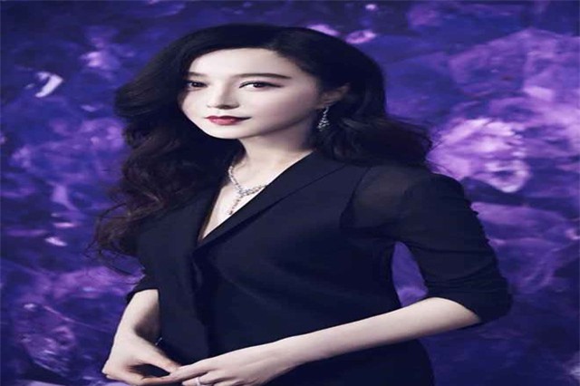 3.000 tỷ nộp phạt chỉ bằng 2 năm mua sắm online của Phạm Băng Băng