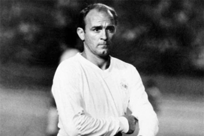 =9. Alfredo Di Stefano (Real Madrid, 49 bàn).