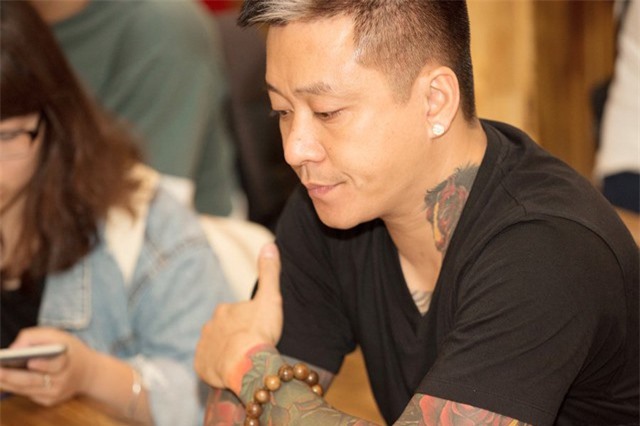 Tuấn Hưng khóc như mưa khi bị đột ngột hoãn liveshow