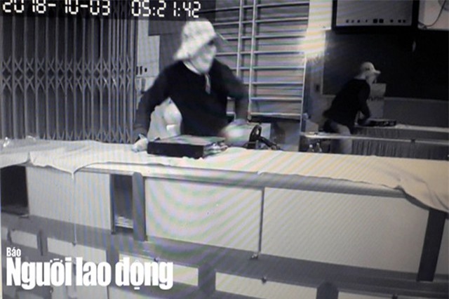 Trộm 100 lượng vàng, lấy cắp luôn đầu ghi camera