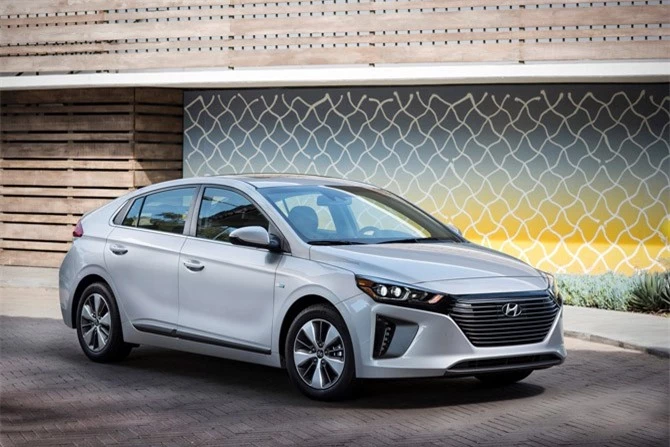 8. Hyundai Ioniq 2018 (giá khởi điểm: 22.200 USD).