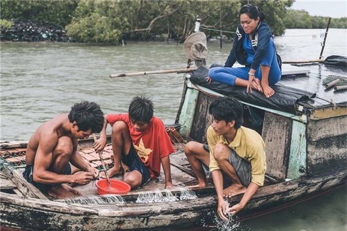 [ẢNH] Những đứa trẻ khắp Việt Nam: Cường của biển, nắng gió Thiềng Liềng - ảnh 12