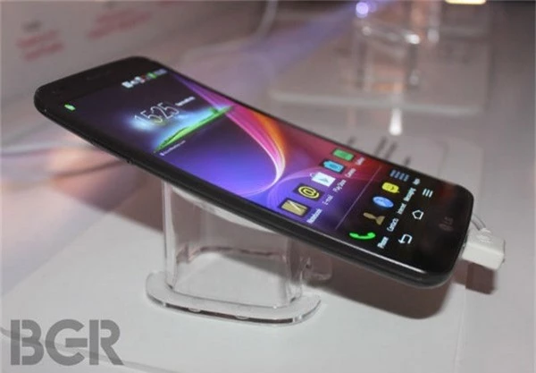 G Flex, chiếc smartphone màn hình cong đầu tiên trên thế giới được LG ra mắt năm 2013