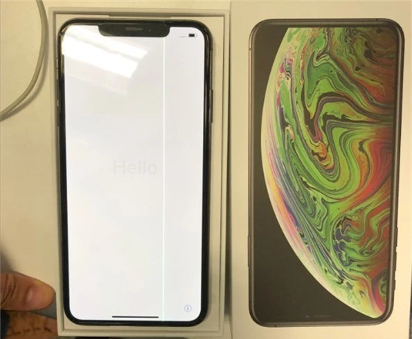 Lỗi màn hình sọc trên iPhone XS Max mới