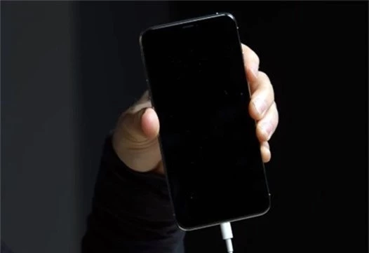 Nhiều người dùng iPhone XS và XS Max gặp lỗi không thể sạc được pin thiết bị của mình