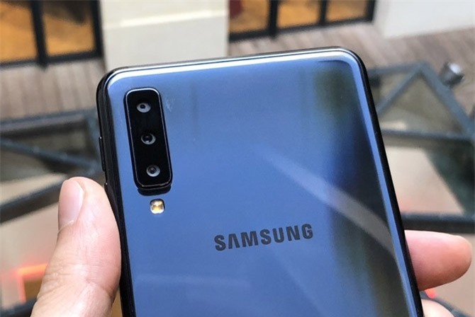 Smartphone 3 camera sau của Samsung sắp lên kệ tại Việt Nam