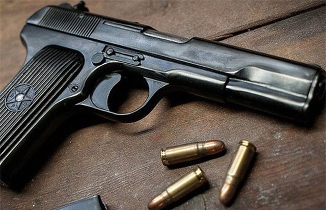 Cán bộ xã chết khi đi bắn chim, nghi do súng bị cướp cò