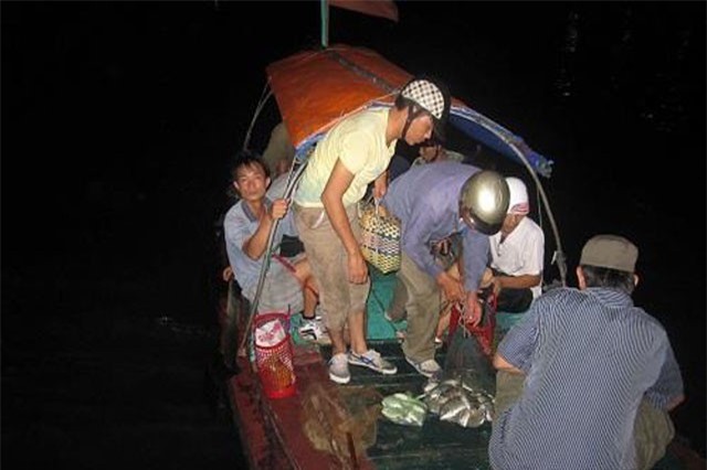 Đi câu đêm ở Cát Bà không vì mục đích lấy cá