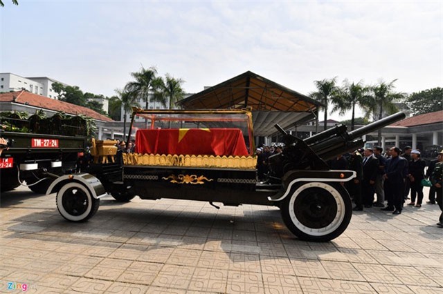 Linh xa đưa di hài cố Tổng Bí thư Đỗ Mười về tới quê nhà