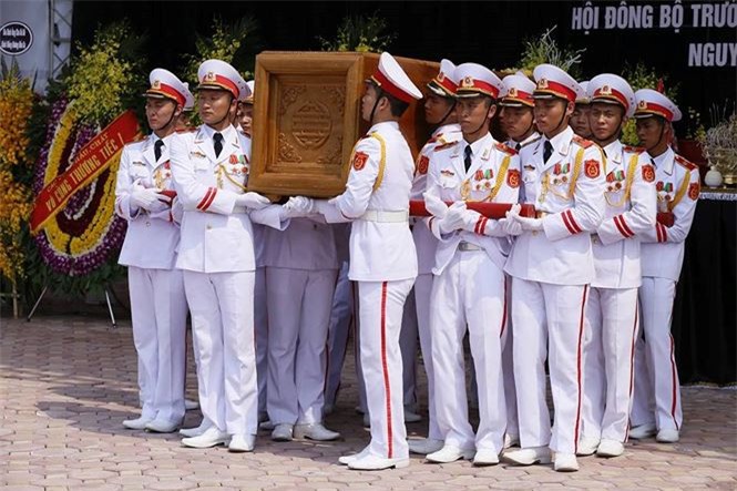 Những hình ảnh xúc động tại lễ an táng nguyên Tổng bí thư Đỗ Mười