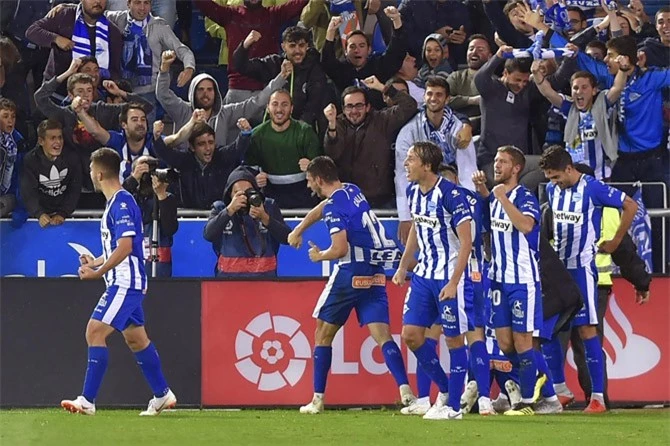 Alaves khiến Real phải "ôm hận".