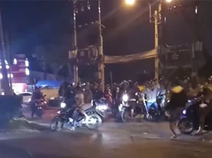 Gần 50 thanh niên lăm lăm mã tấu dàn trận chém nhau ở Sài Gòn