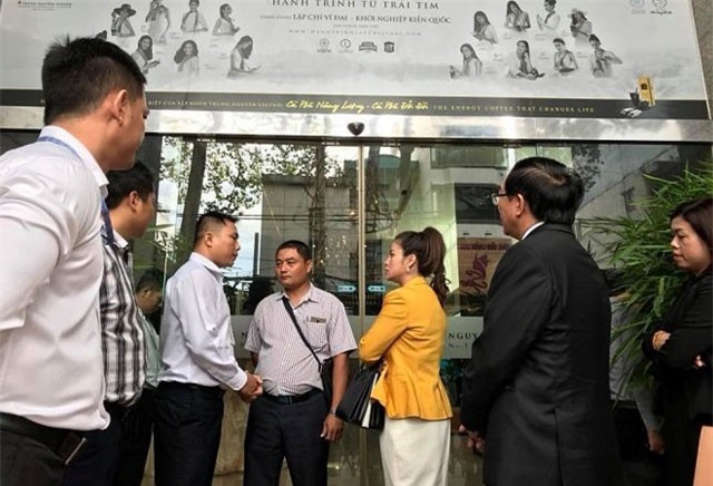 Bị “chặn đường” về Trung Nguyên, bà Lê Hoàng Diệp Thảo yêu cầu cưỡng chế thi hành án