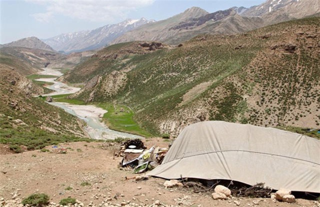 Sông băng bí ẩn giữa sa mạc khô cằn