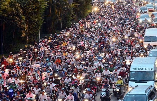 Thu nhập 500 triệu: Thừa tiền mua ô tô vẫn phải đi xe máy