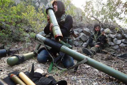 Lực lượng nổi dậy nã loạt tên lửa vào pháo đài quân đội Syria ở Latakia