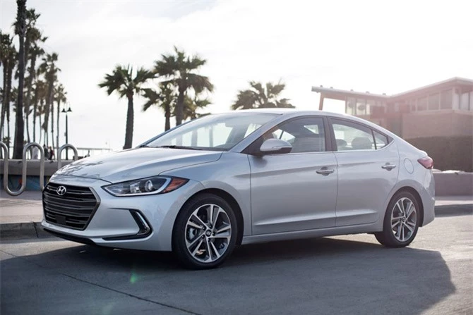 6. Hyundai Elantra (doanh số: 19.923 chiếc).