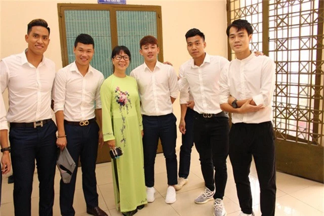 Các cầu thủ HA Gia Lai tham dự lễ khai giảng, trở thành sinh viên năm cuối