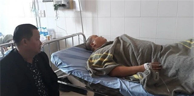 Anh S. đang được chăm sóc đặc biệt tại Bệnh viện Đa khoa Lâm Đồng