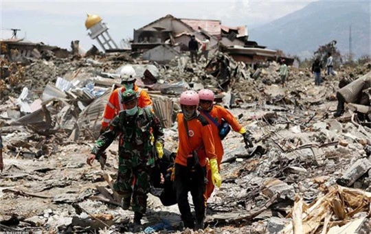 Sóng thần Indonesia: Cận cảnh đất hóa lỏng nhấn chìm cả làng - Ảnh 2.