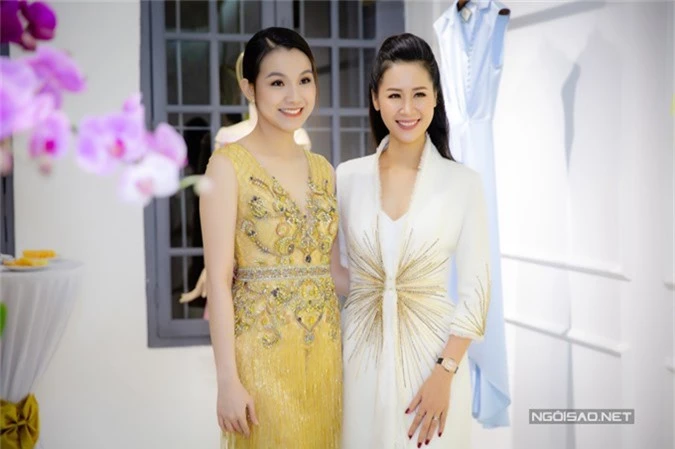 Trong sự kiện, Thuỳ Lâm vui vẻ hội ngộ với Hoa hậu Dương Thuỳ Linh. Cả hai đều có cuộc sống khá viên mãn với tổ ấm hạnh phúc.