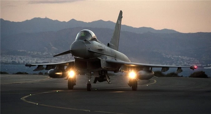 Chiến đấu cơ Anh đã liên tục tung đòn diệt khủng bố ở Syria và Iraq gần đây.