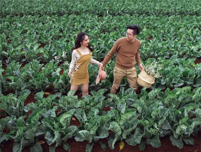 Chuyện tình đôi bạn hàng xóm đi nửa vòng trái đất mới gặp nhau