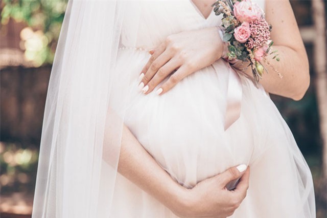 4 bí quyết tìm váy cưới khi bạn đang mang thai