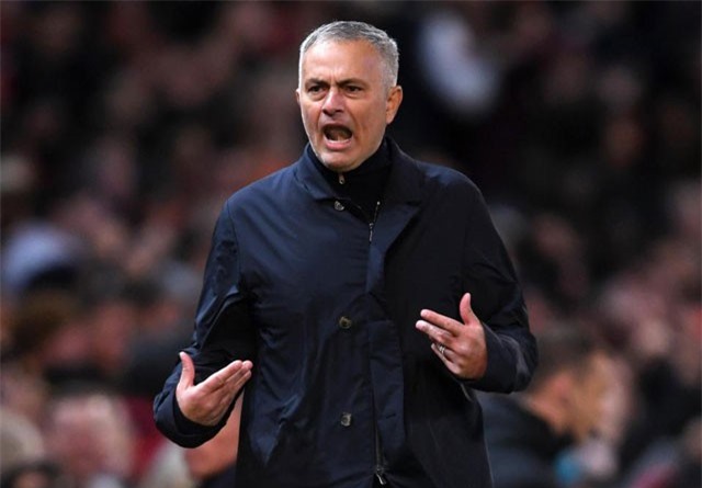 Mourinho bị FA "sờ gáy" vì chửi bới ngoài đường biên