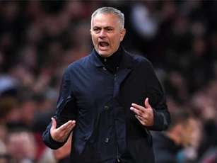Mourinho bị FA "sờ gáy" vì chửi bới ngoài đường biên