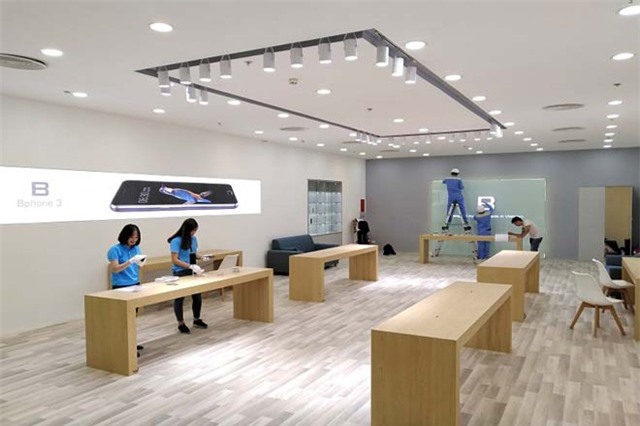 CHÍNH THỨC: BKAV mở showroom trải nghiệm, người dùng đã có thể "sờ tận tay" Bphone 3